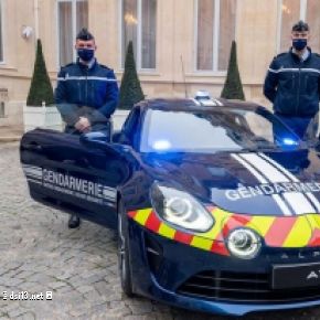 Alpine de la gendarmerie!